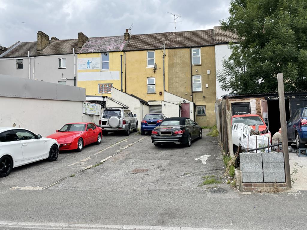 Lot: 130 - LARGE ADJOINING PROPERTIES WITH LAND TO REAR WITH PREVIOUS PLANNING PERMISSION FOR CONVERSION -